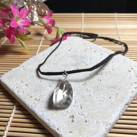 💙 5 for $25 💙 Black velvet chocker w/ clear crystal pendant - Picture 3 of 3